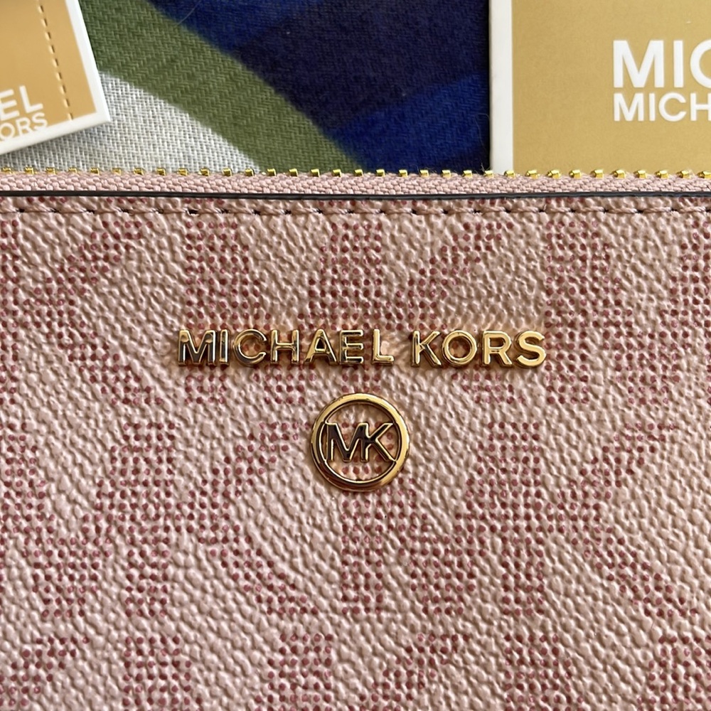 Brand New Michael Kors Large Zip Clutch Wristlet Pink Ballet w/ Gold Tone Accent - Picture 4 of 13